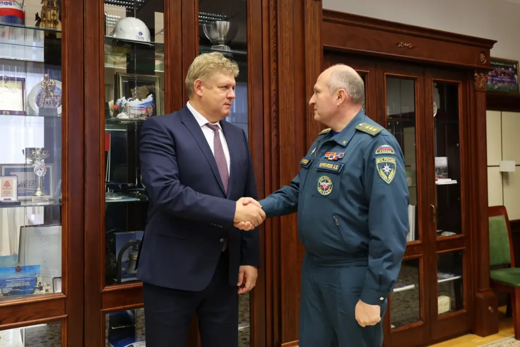 Полпред Серышев и глава МЧС обсудили безопасность в Сибири