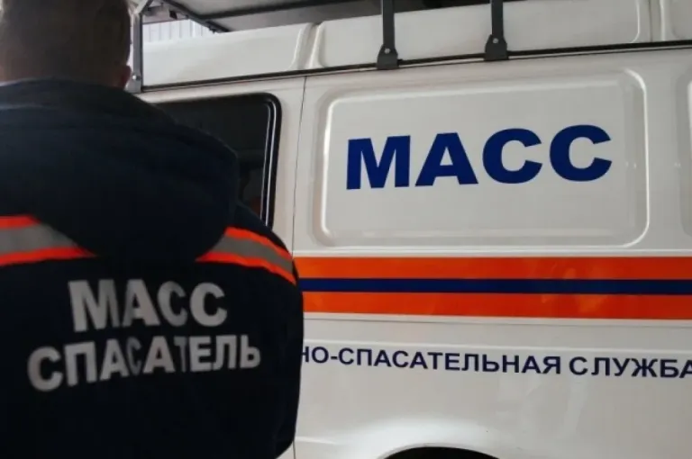 Курьер и спасатели помогли 79-летней новосибирке выйти из ванной