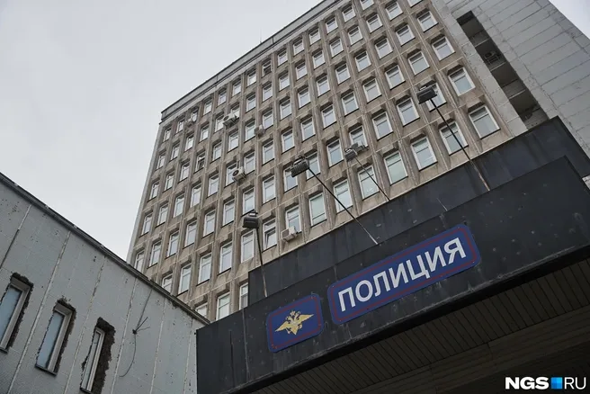 Новосибирец ударил бывшую жену ножом на лестничной клетке