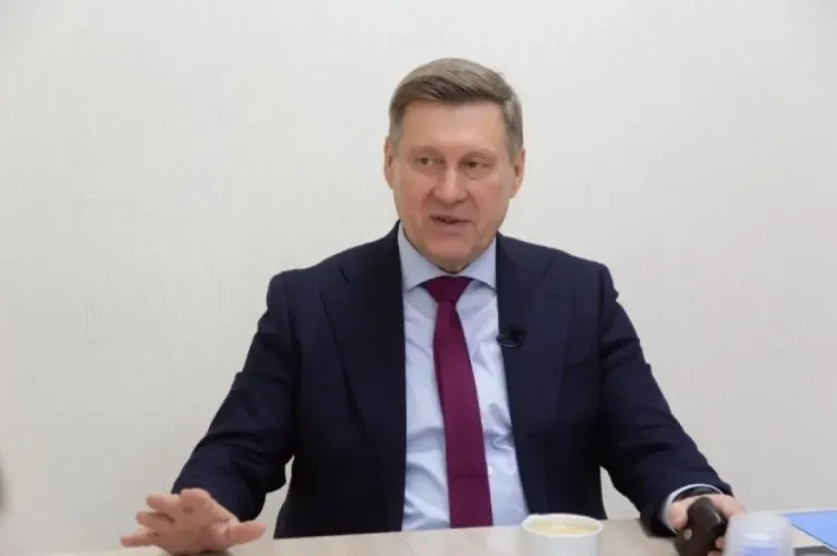 Рейс Локтя в Новосибирск задержали из-за атаки беспилотников